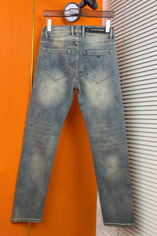 各品牌款式牛仔褲